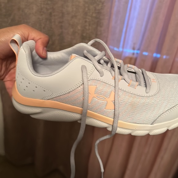 Under armour shoes - Picture 4 of 5